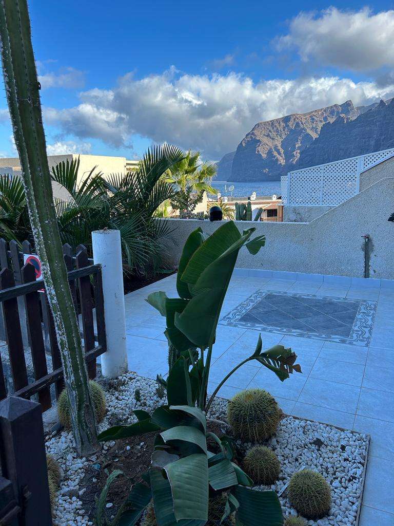 Elegante appartamento ristrutturato con piscina e vista mare a Los Gigantes – Complesso Tamara