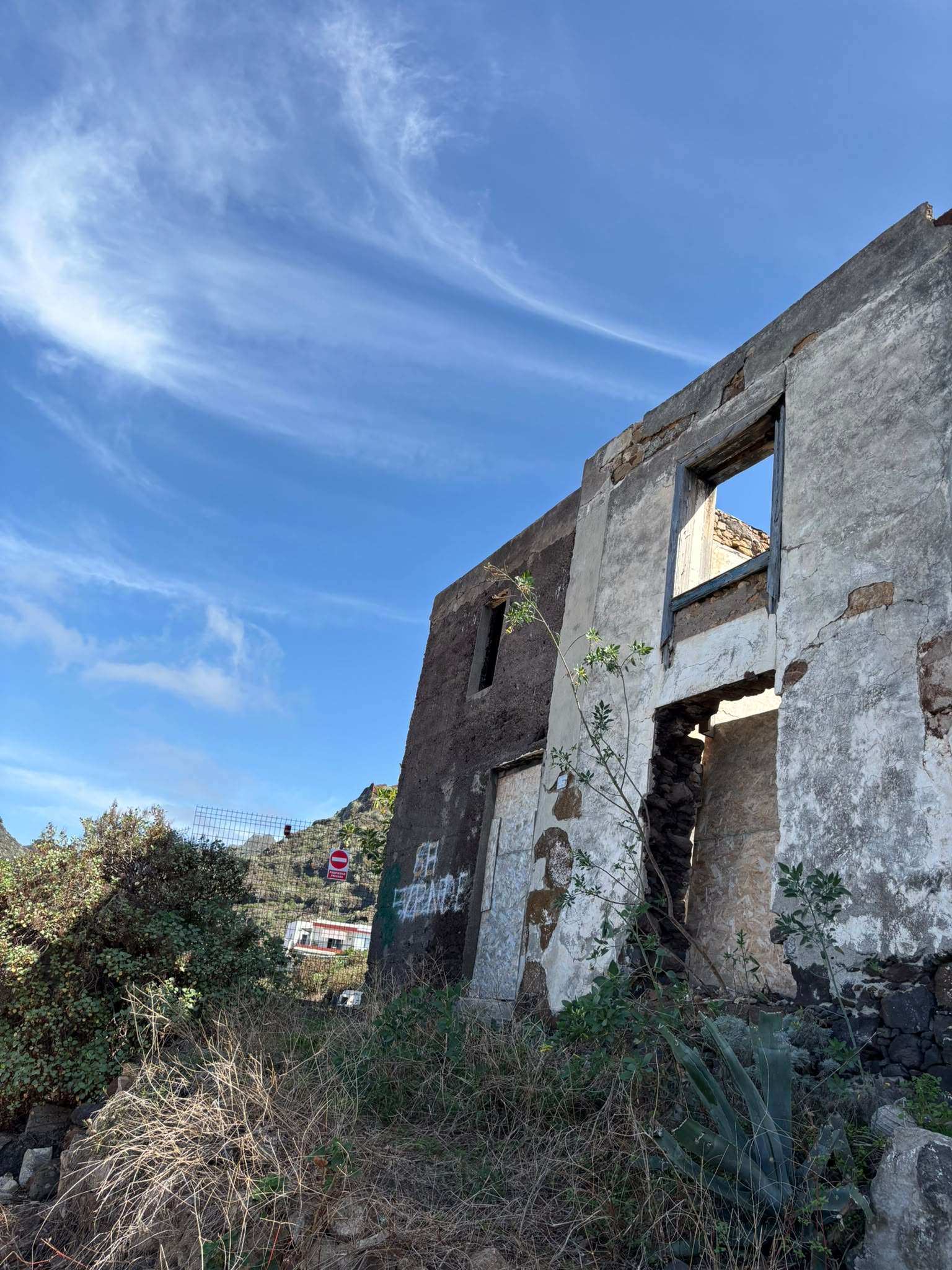CHALET ADOSADO Y TERRENO – PUNTA HIDALGO